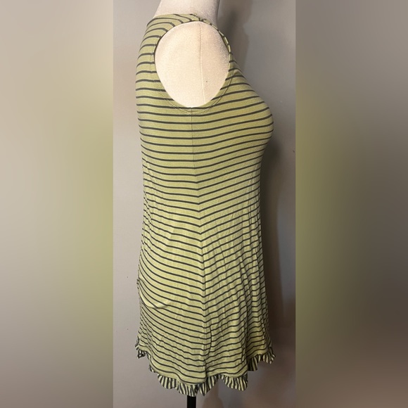 LOGO by Lori Goldstein Horizontally Striped Tank Top with Ruffled Hemline!! - Picture 2 of 6
